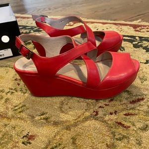 Women’s chocolat blu shoes red size 8.5